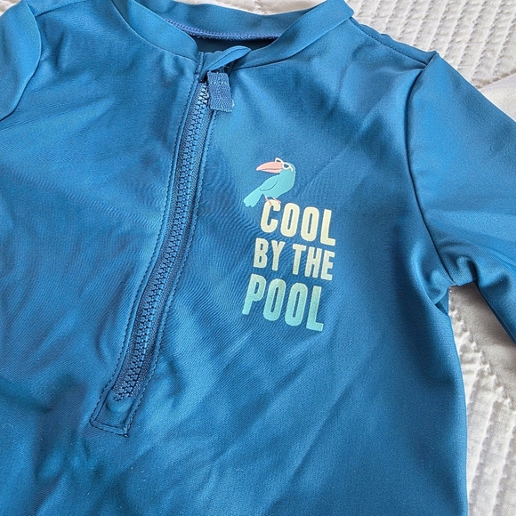 🔥5 FPR $25🔥Carter's 2 Piece Set Baby Boy Rash Guard And Swim Trunks 12M - Picture 2 of 8